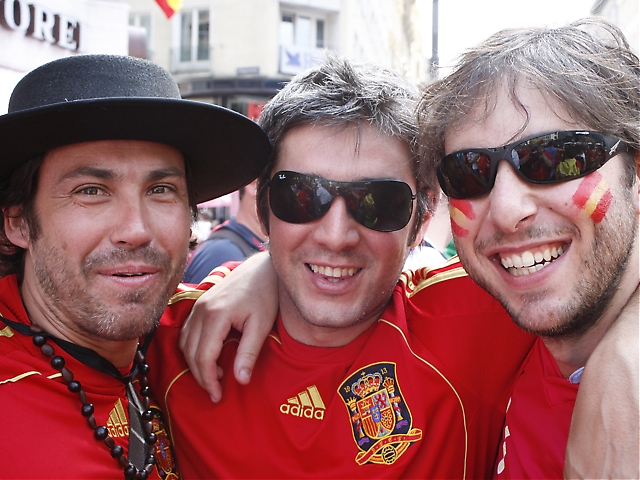 Optimistiska spanska supportar före matchen.